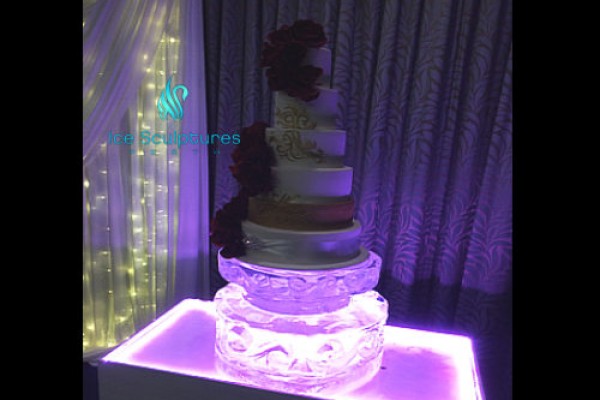 cake-stand-29F7F7B06-2EA1-C745-8A98-3DBCEF8692E3.jpg